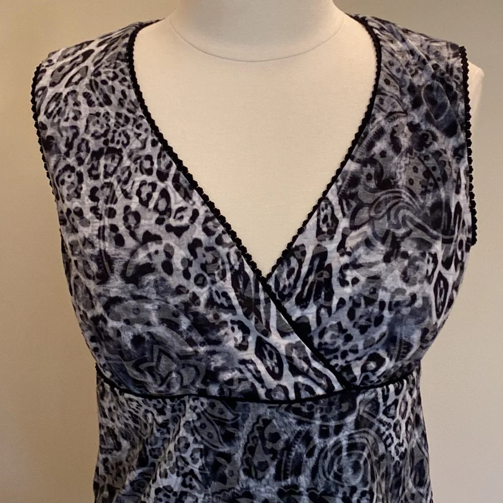 Requirements Black Gray Leopard Print SZ M Casual Chic Office Empire Waist Top
